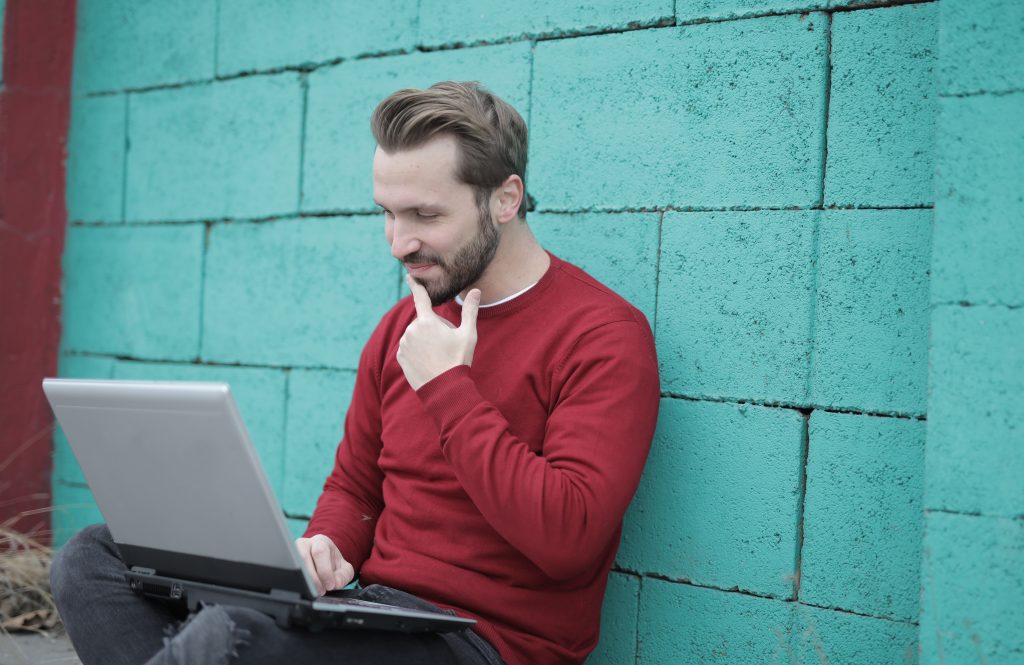  man_reading_a_blog_about_Network_Change_Detected